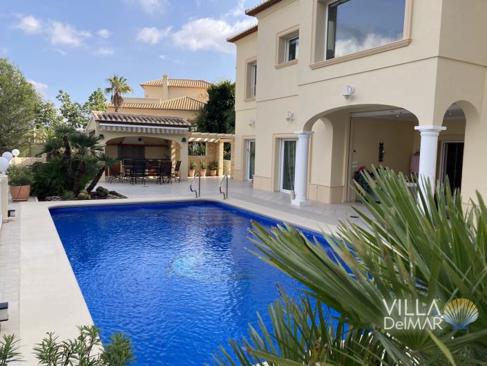 Image No.1-4 Bed Villa / Detached for sale