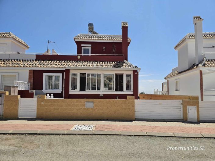 Image No.2-4 Bed House for sale