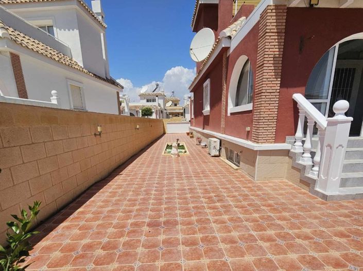 Image No.5-4 Bed House for sale