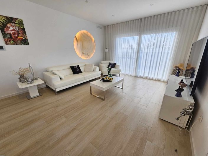 Image No.15-4 Bed Property for sale