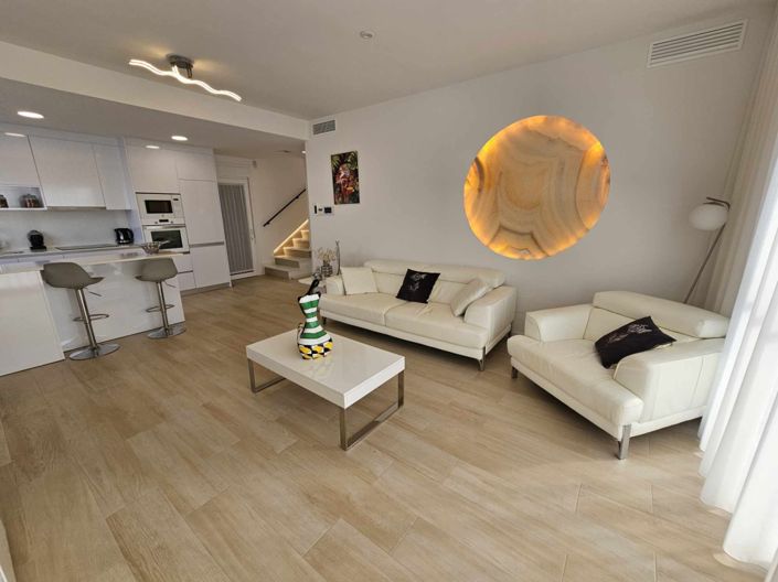 Image No.18-4 Bed Property for sale