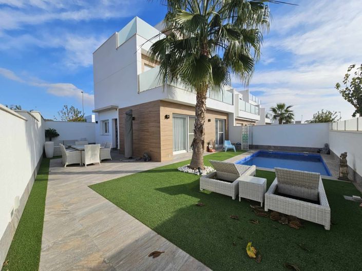 Image No.3-4 Bed Property for sale