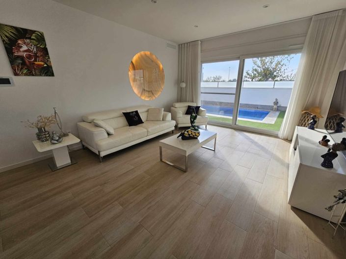 Image No.21-4 Bed Property for sale