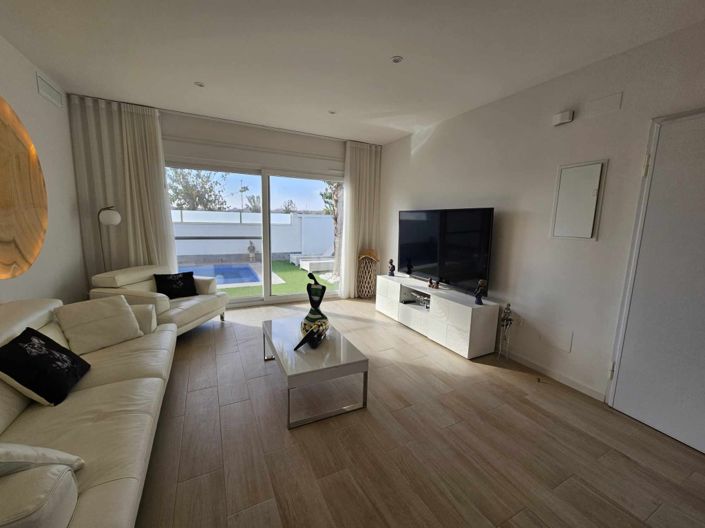 Image No.22-4 Bed Property for sale