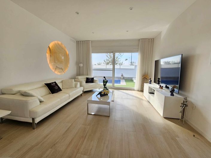 Image No.23-4 Bed Property for sale