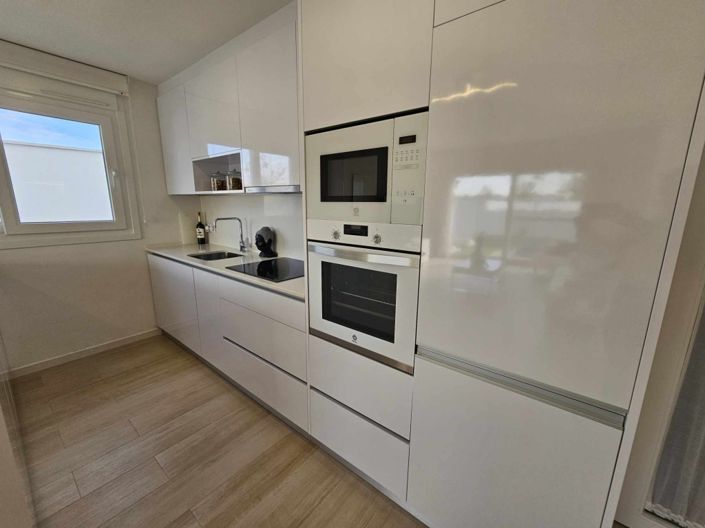 Image No.25-4 Bed Property for sale