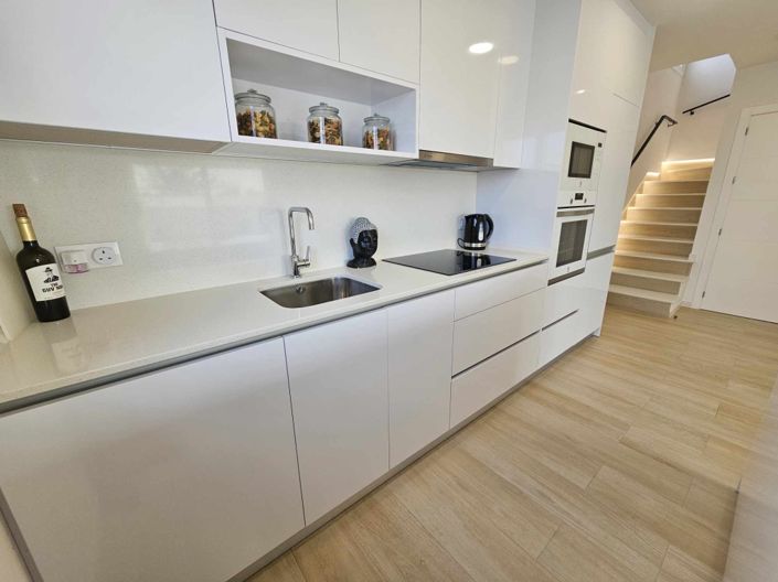 Image No.26-4 Bed Property for sale