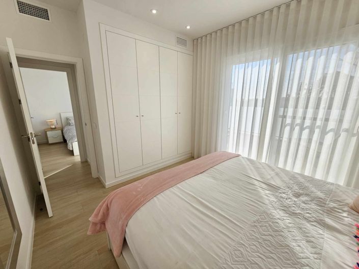 Image No.48-4 Bed Property for sale