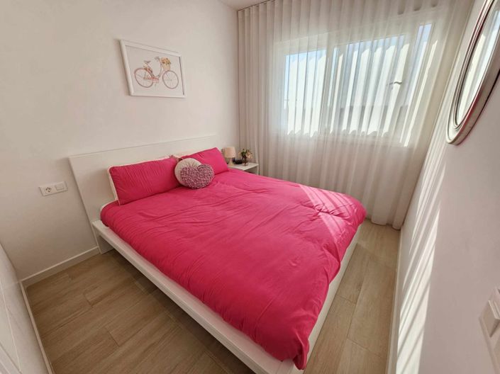 Image No.55-4 Bed Property for sale