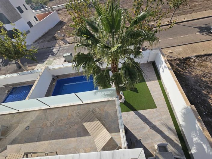 Image No.60-4 Bed Property for sale