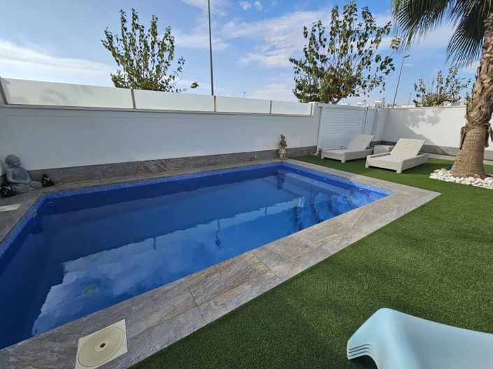 Image No.7-4 Bed Property for sale