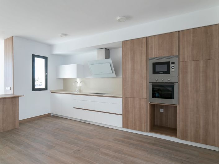 Image No.10-3 Bed Property for sale