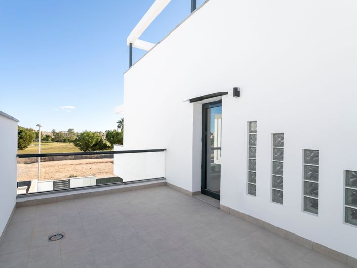 Image No.28-3 Bed Property for sale