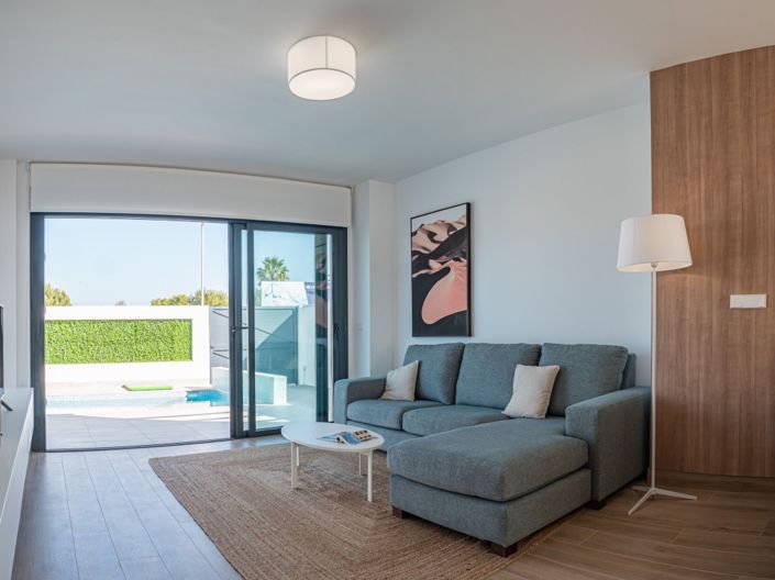 Image No.8-3 Bed Property for sale