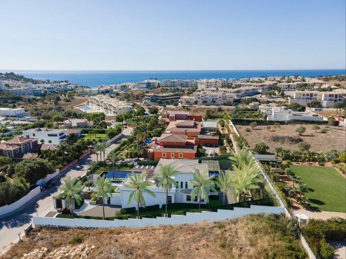 Image No.1-4 Bed Villa for sale