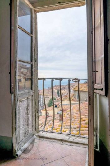 Image No.12-4 Bed Property for sale