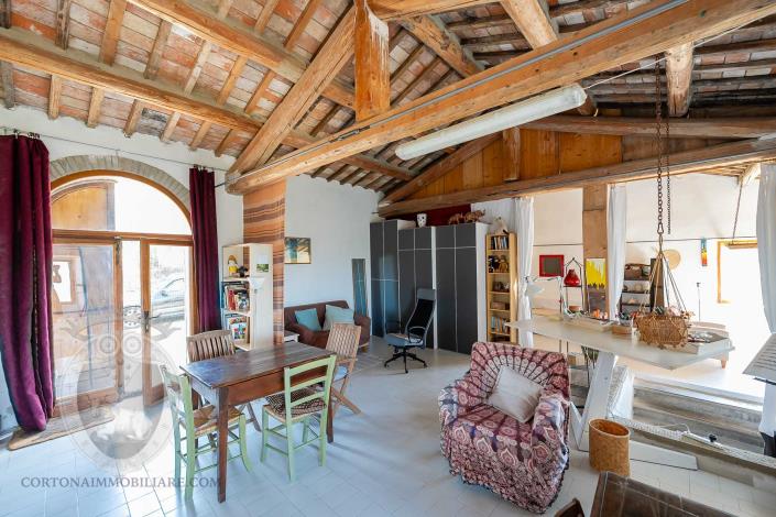 Image No.23-2 Bed Farmhouse for sale