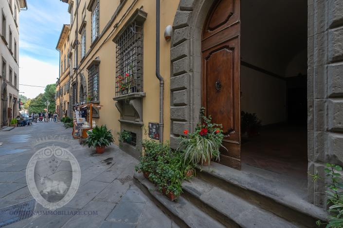 Image No.2-4 Bed House for sale