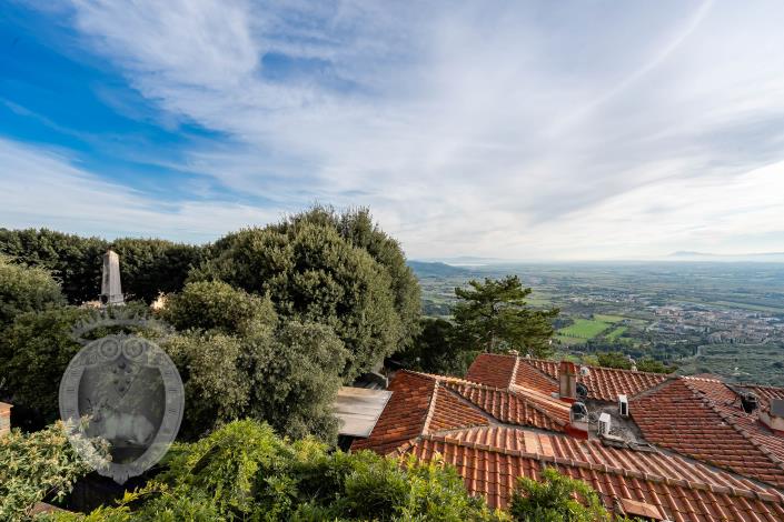 Image No.8-4 Bed House for sale