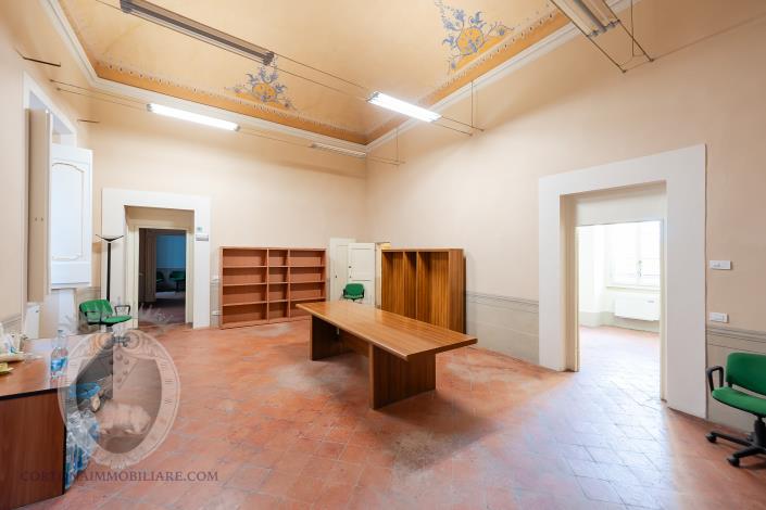 Image No.18-4 Bed House for sale