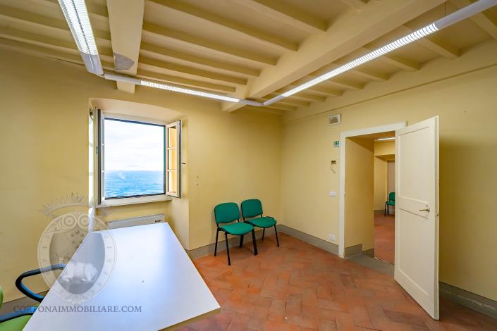 Image No.31-4 Bed House for sale