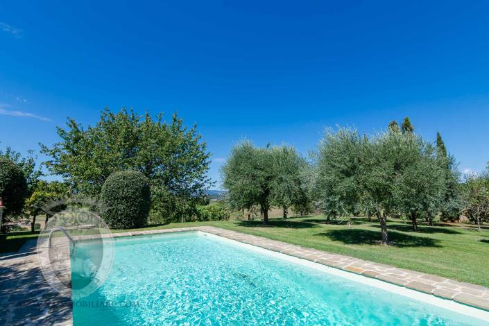 Image No.4-8 Bed Country House for sale