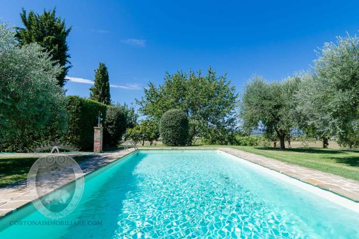 Image No.5-8 Bed Country House for sale