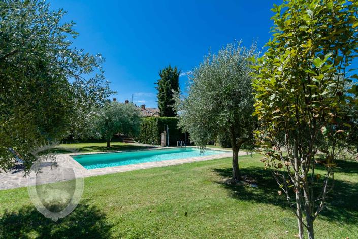 Image No.6-8 Bed Country House for sale