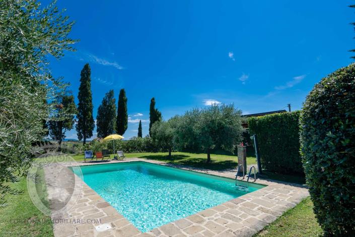 Image No.8-8 Bed Country House for sale