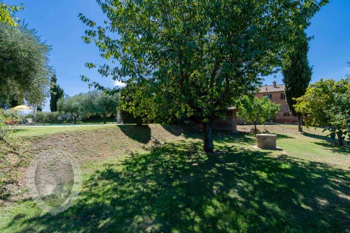 Image No.9-8 Bed Country House for sale