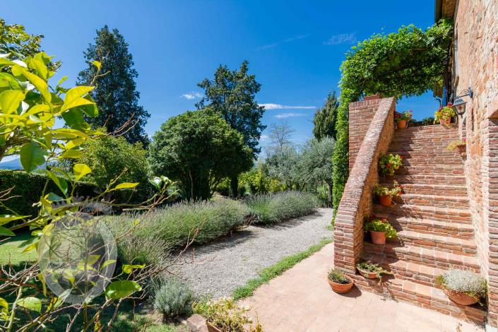 Image No.17-8 Bed Country House for sale