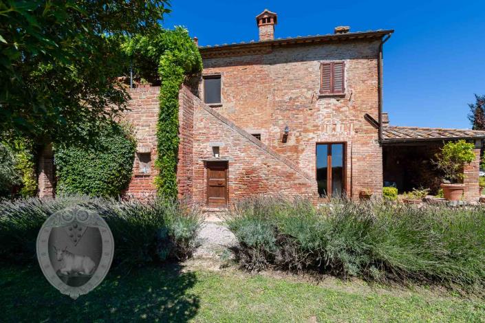 Image No.19-8 Bed Country House for sale