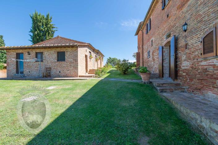 Image No.25-8 Bed Country House for sale