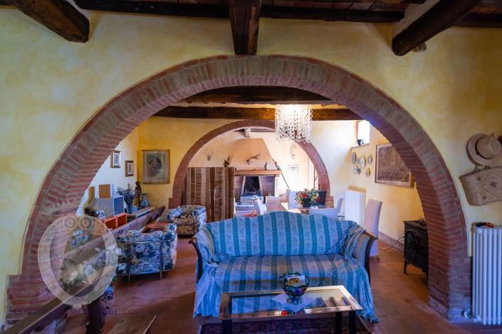 Image No.27-8 Bed Country House for sale