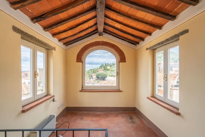 Image No.1-4 Bed Townhouse for sale