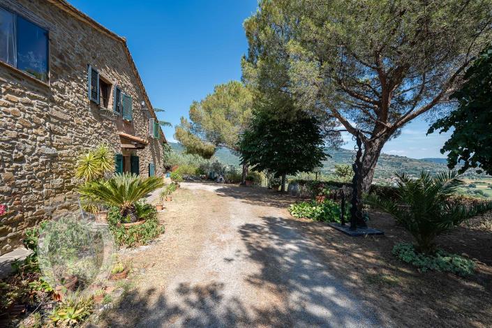 Image No.4-4 Bed Farmhouse for sale