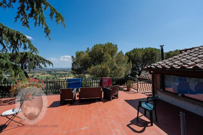 Image No.12-4 Bed Farmhouse for sale