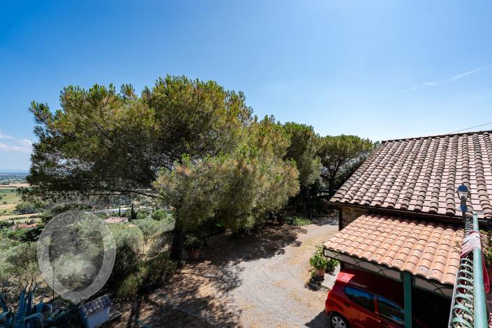 Image No.14-4 Bed Farmhouse for sale