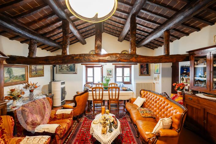 Image No.20-4 Bed Farmhouse for sale