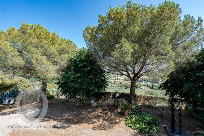 Image No.22-4 Bed Farmhouse for sale