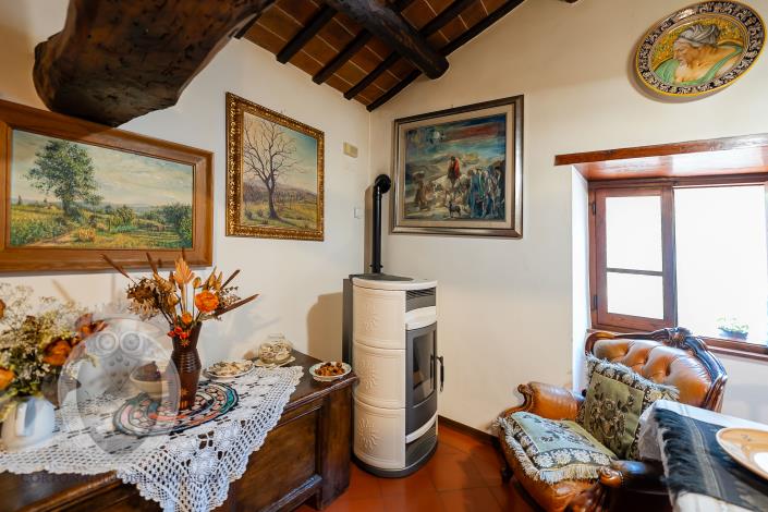 Image No.24-4 Bed Farmhouse for sale