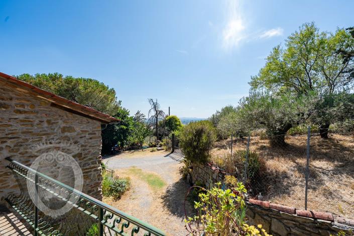 Image No.29-4 Bed Farmhouse for sale