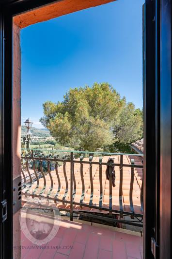 Image No.34-4 Bed Farmhouse for sale