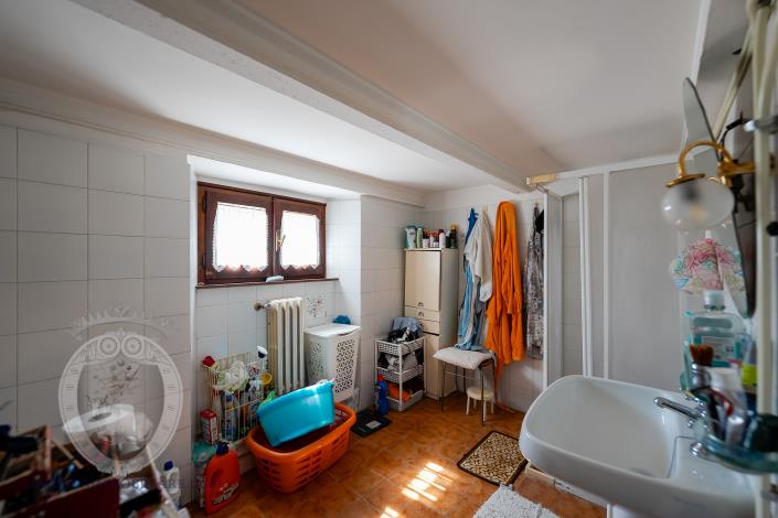 Image No.39-4 Bed Farmhouse for sale