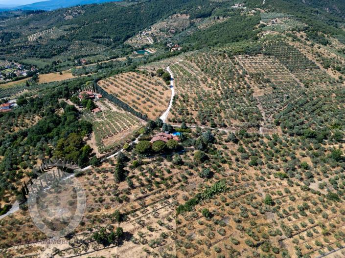 Image No.53-4 Bed Farmhouse for sale