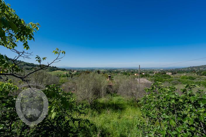 Image No.2-8 Bed Farmhouse for sale