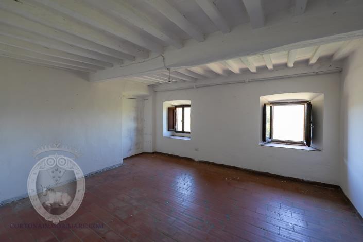 Image No.12-8 Bed Farmhouse for sale