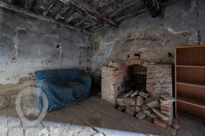 Image No.16-8 Bed Farmhouse for sale