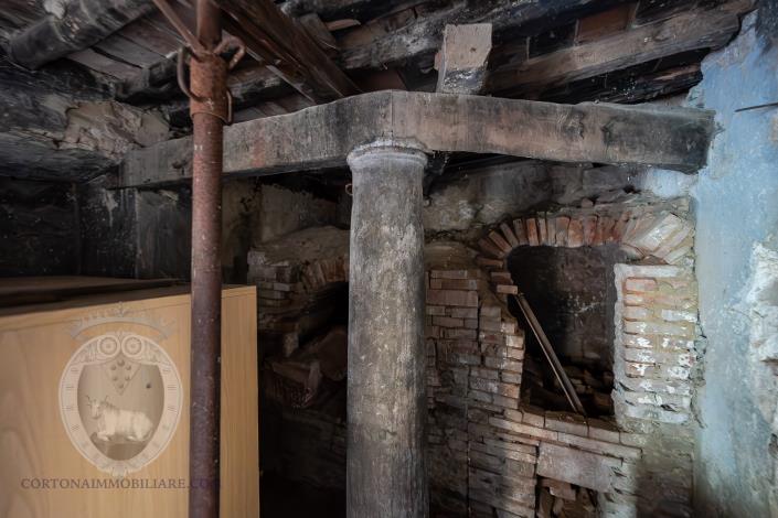 Image No.20-8 Bed Farmhouse for sale