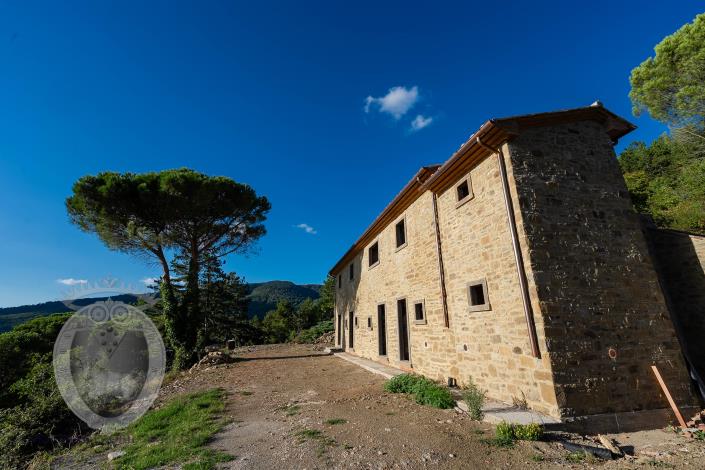 Image No.12-3 Bed Farmhouse for sale